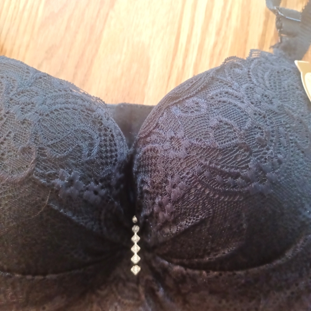 Women's Bra - Picture 2 of 7